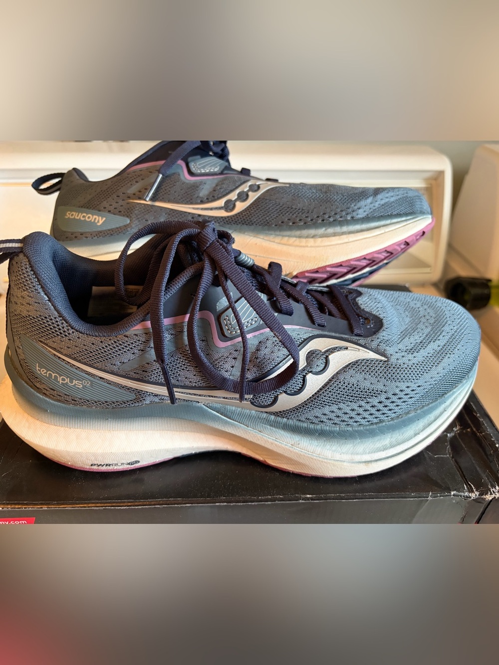 Saucony Women's Gray & Pink Tempus Running Shoes